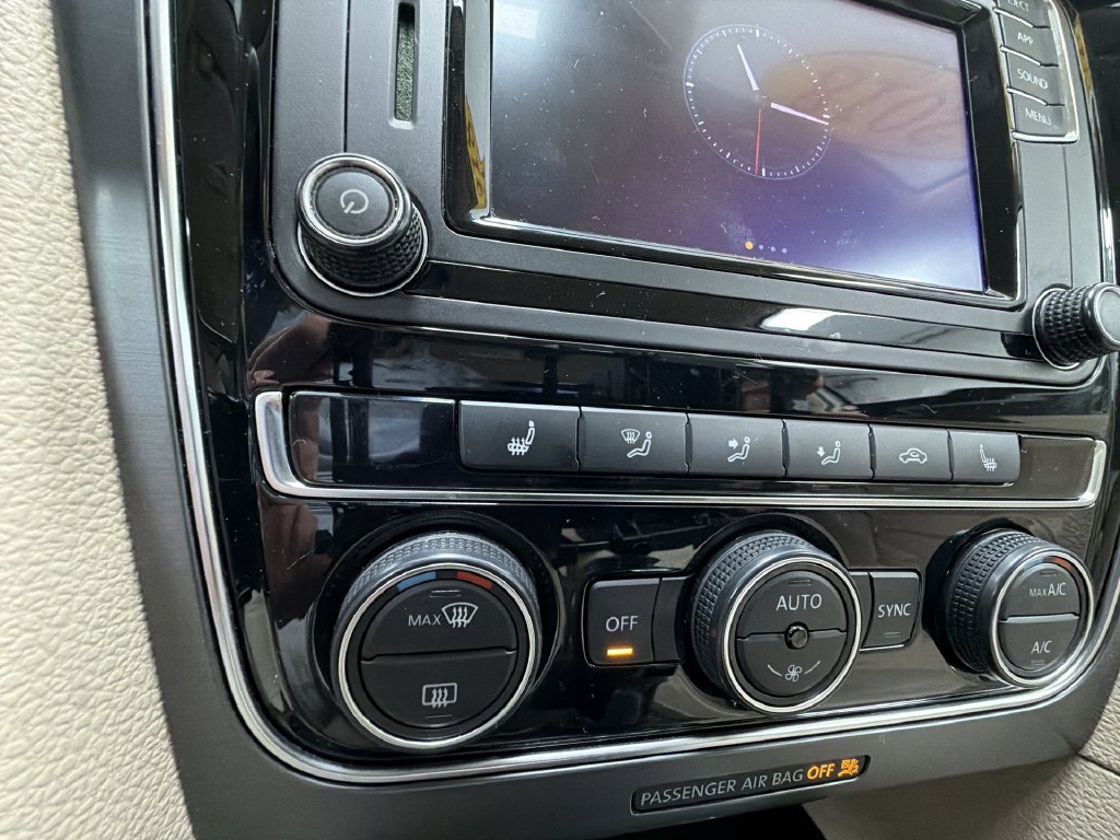 Used 2018 Volkswagen Passat 2.0T R-Line FWD image 25