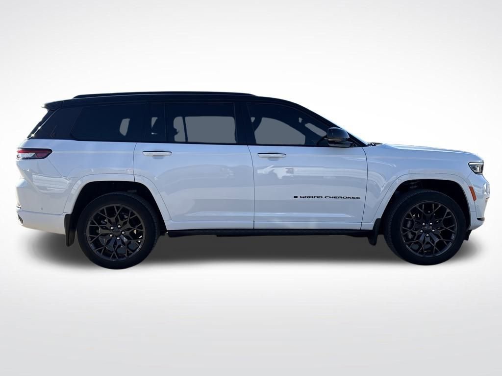 Used 2024 Jeep Grand Cherokee L Summit w/ Advanced Protech Group IV image 8