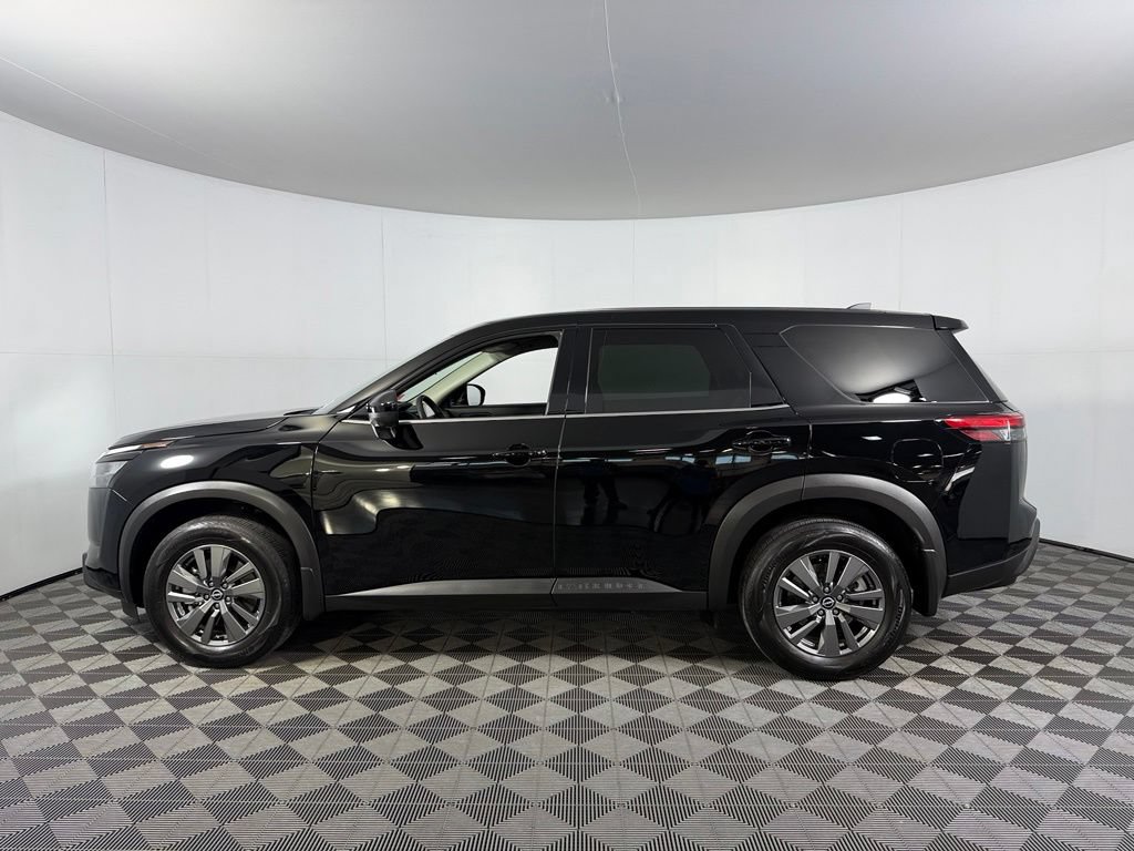 Used 2025 Nissan Pathfinder S FWD image 10