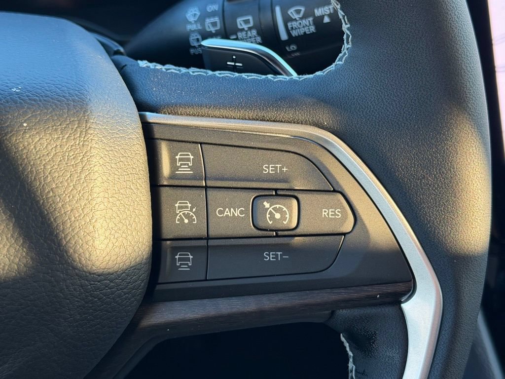 New 2025 Jeep Grand Cherokee Limited w/ Black Appearance Package AWD/4WD image 16