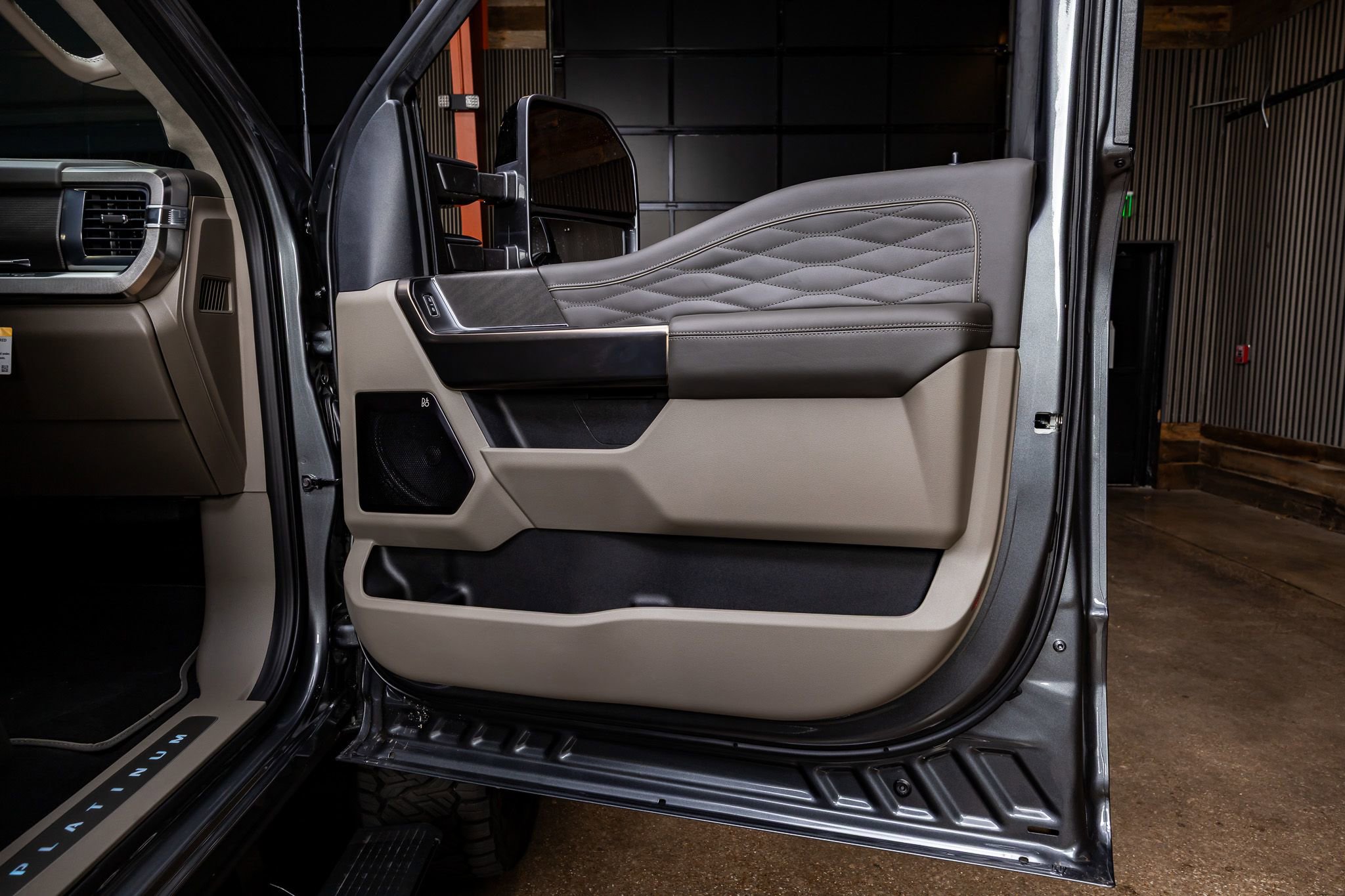 Used 2026 Ford F450 Platinum w/ Platinum Plus Package image 36