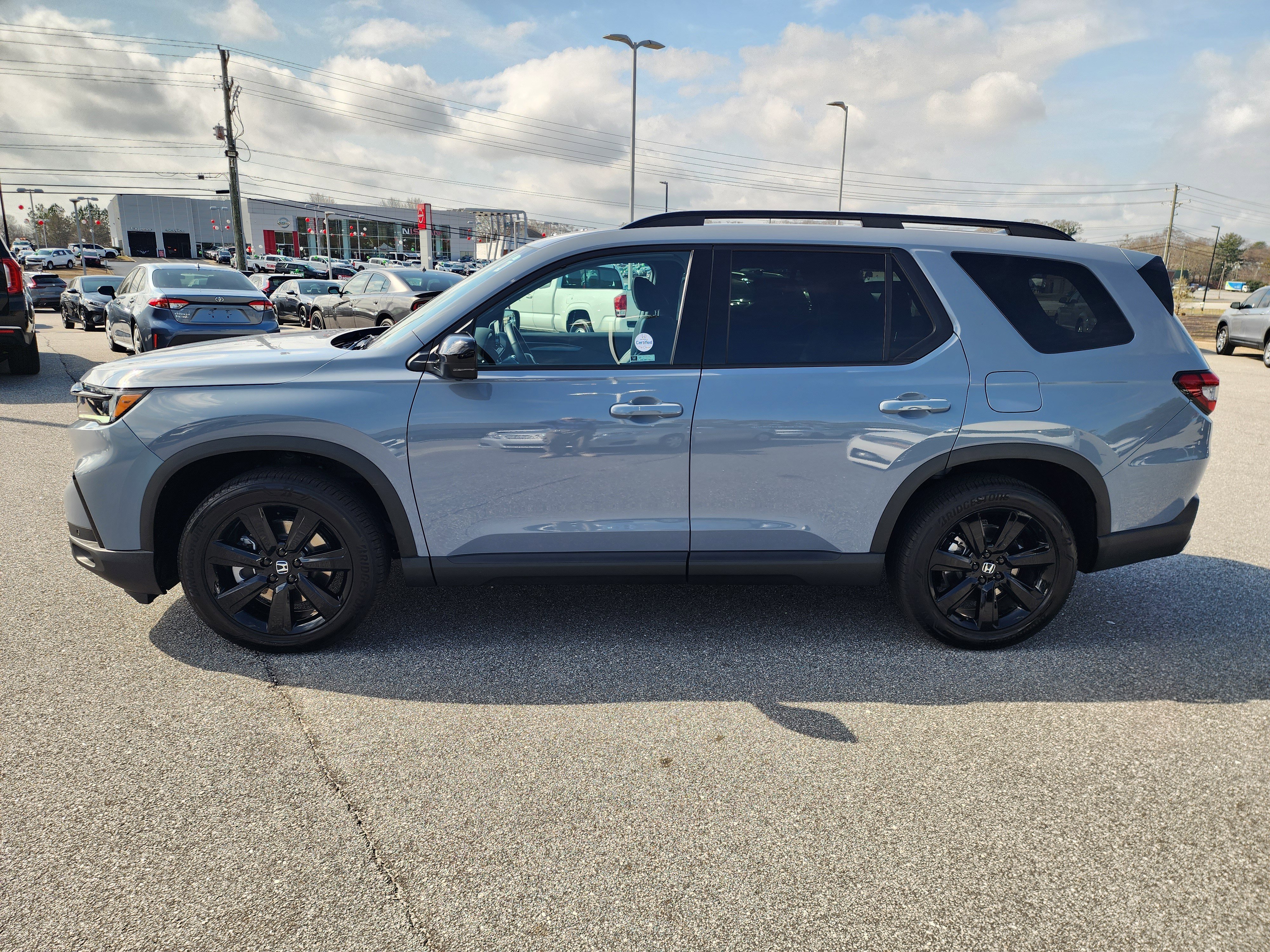 Certified 2025 Honda Pilot Black Edition image 8