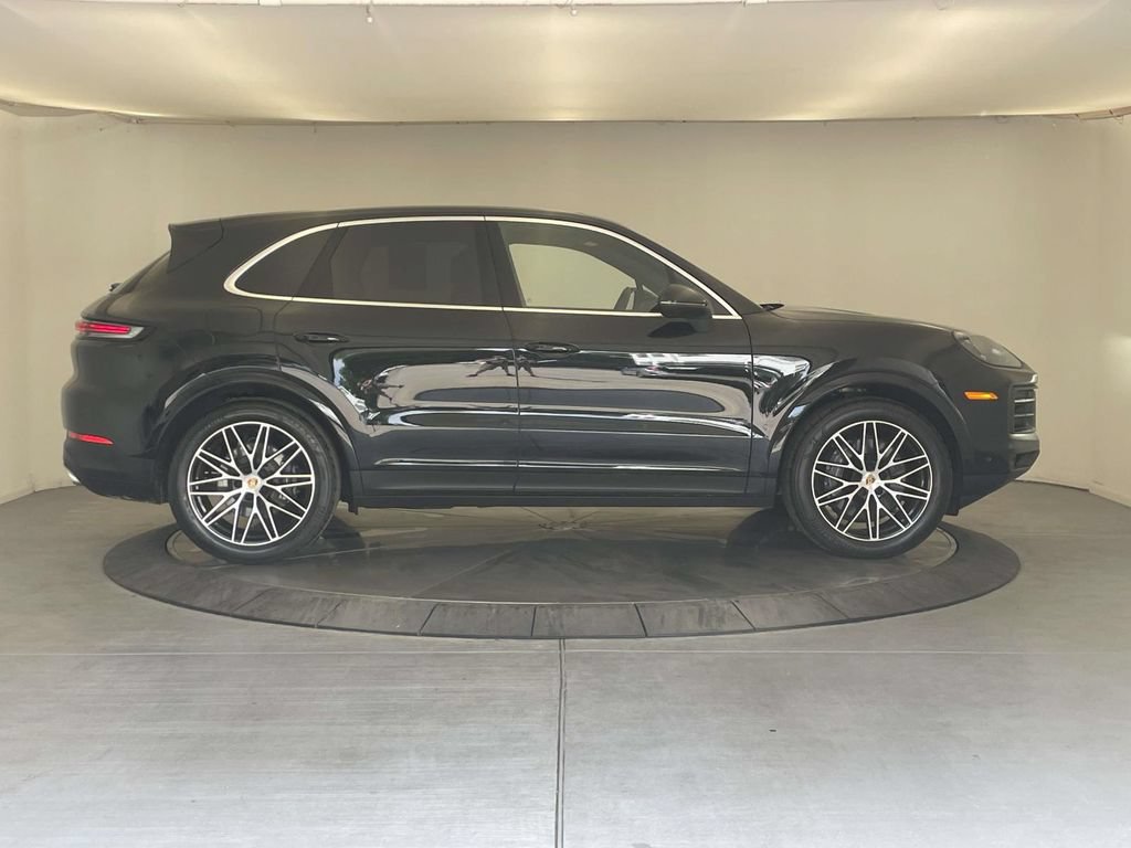 Certified 2025 Porsche Cayenne AWD/4WD image 8