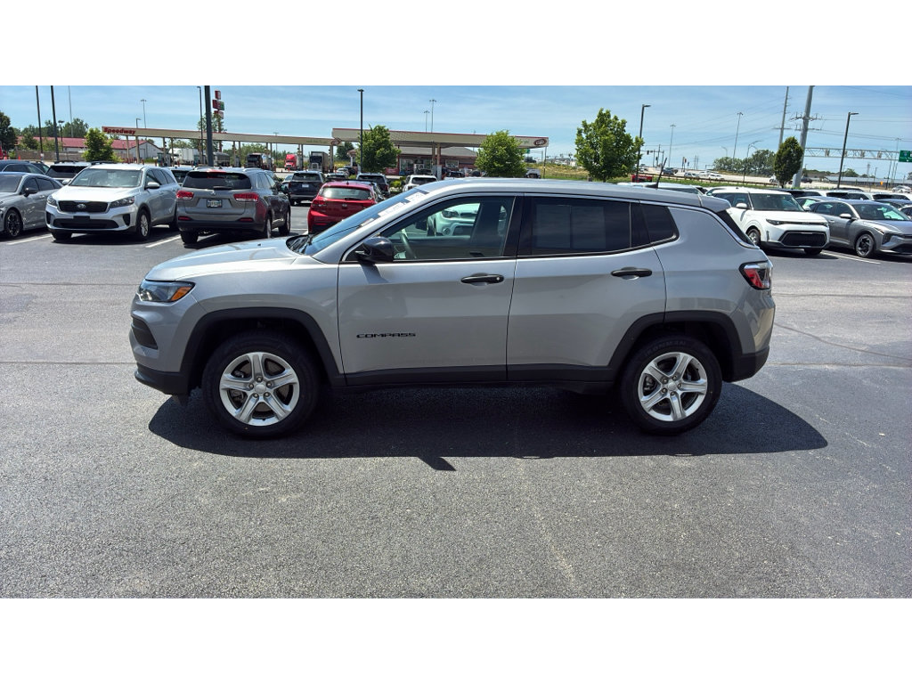 Used 2023 Jeep Compass Sport AWD/4WD image 3