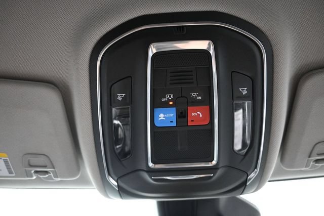 Used 2024 Jeep Grand Cherokee Laredo AWD/4WD image 26