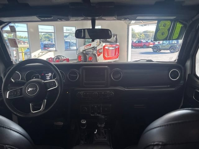 Used 2018 Jeep Wrangler Unlimited Sahara w/ Cold Weather Group AWD/4WD image 27