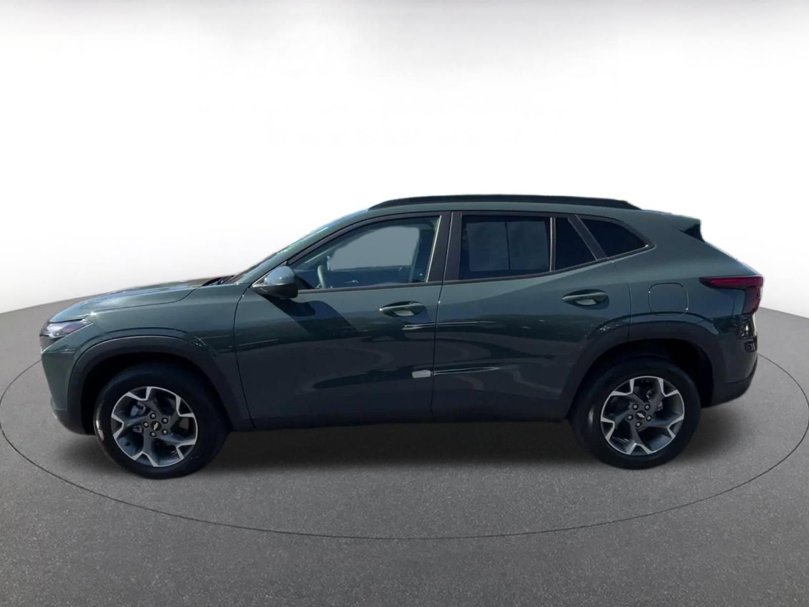 Used 2025 Chevrolet Trax LT FWD image 8