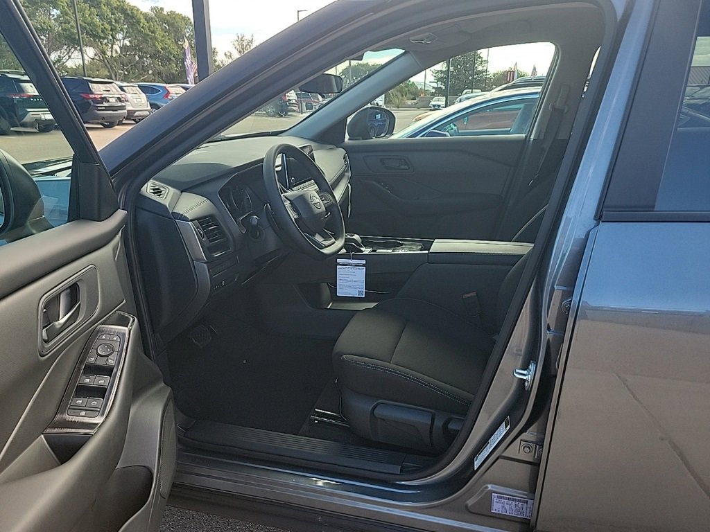 New 2026 Nissan Rogue S image 10