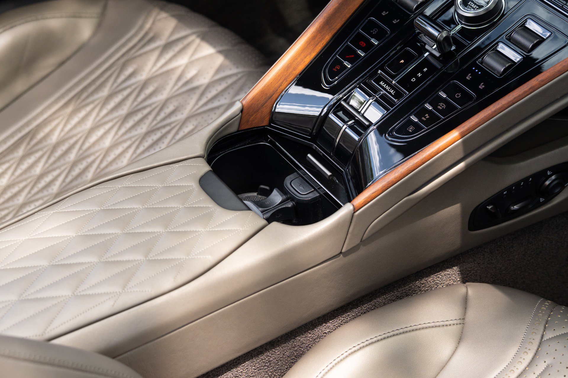 Used 2024 Aston Martin DB12 Convertible RWD image 60