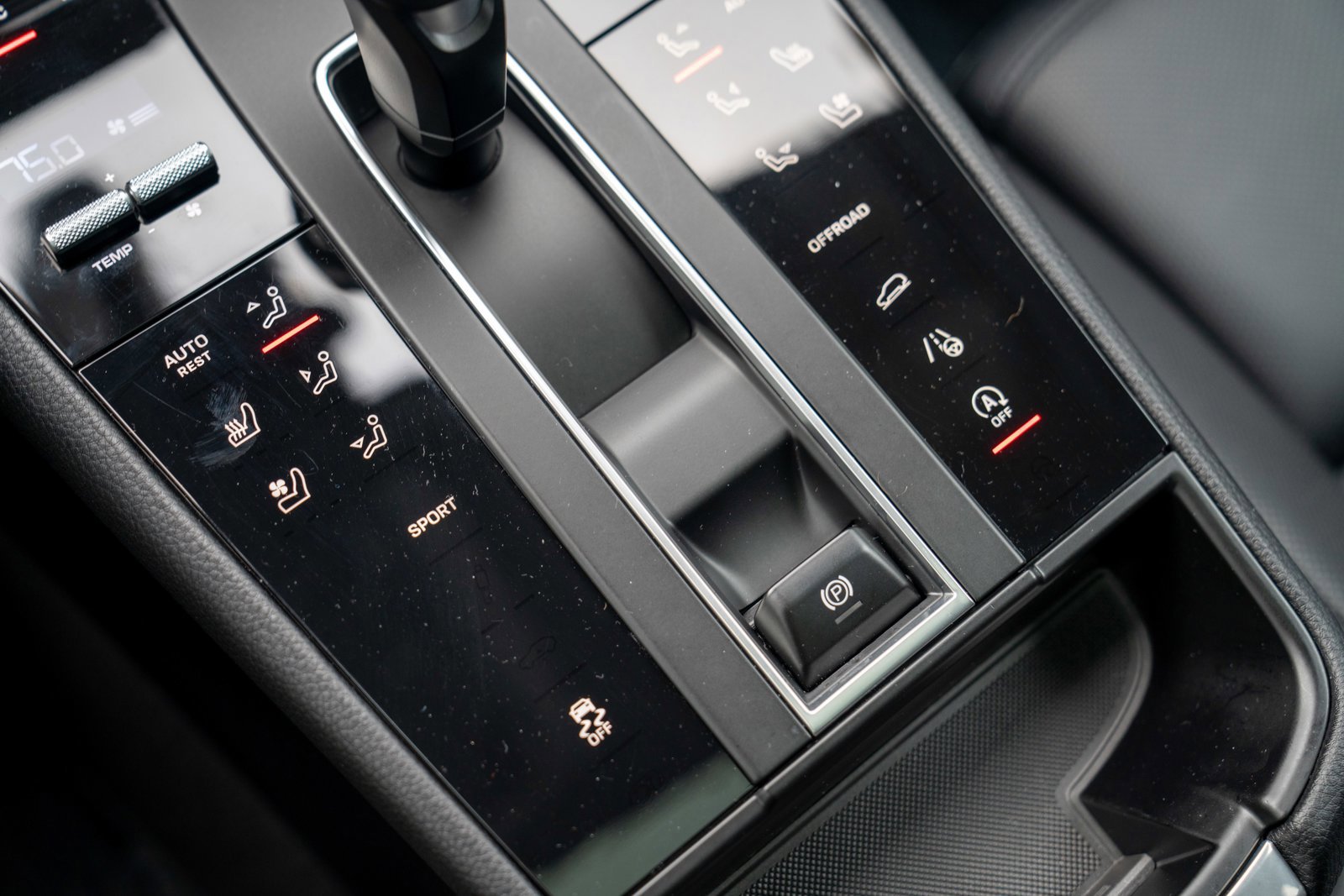 Certified 2025 Porsche Macan image 20