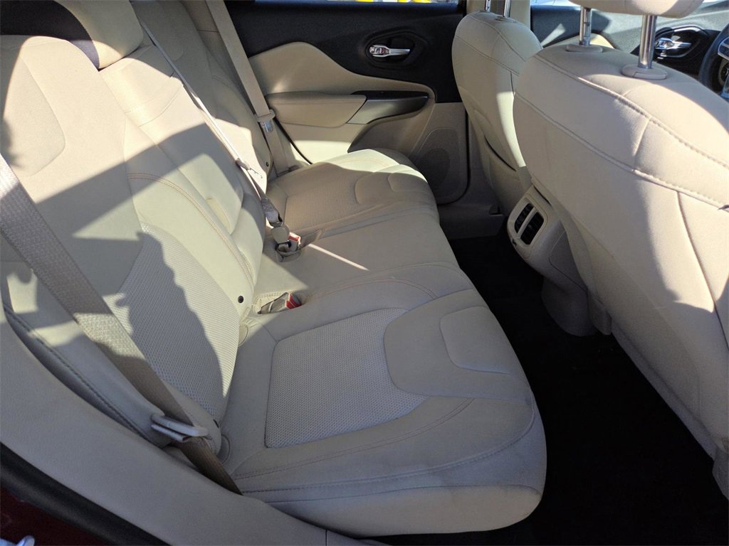 Used 2019 Jeep Cherokee Latitude w/ Popular Appearance Group image 16