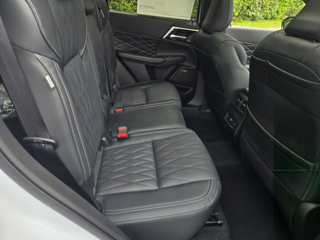 New 2026 Mitsubishi Outlander SEL Black Edition AWD/4WD image 8