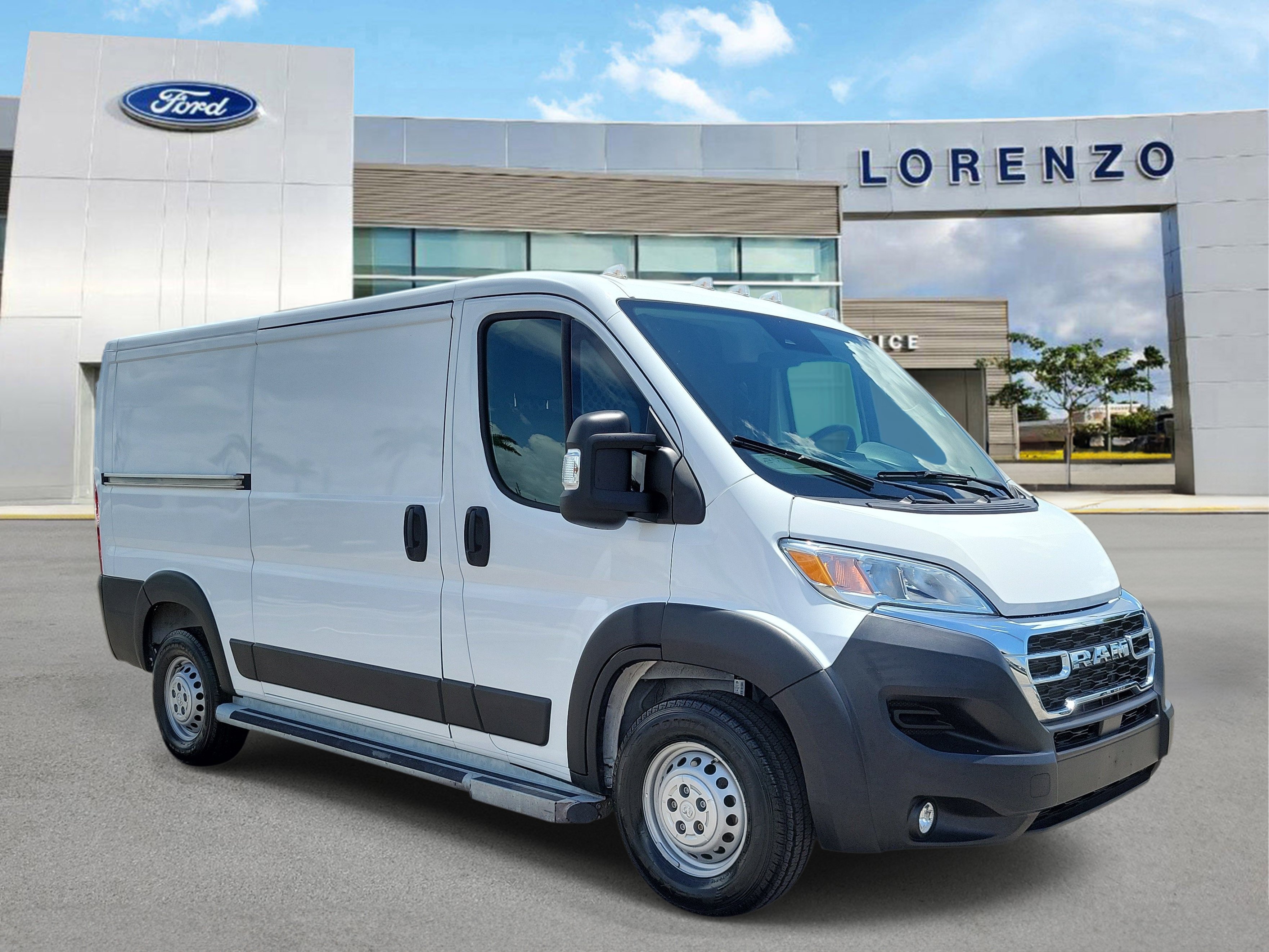 Used 2025 RAM ProMaster 2500 w/ U-Haul Equipment Group FWD image 3
