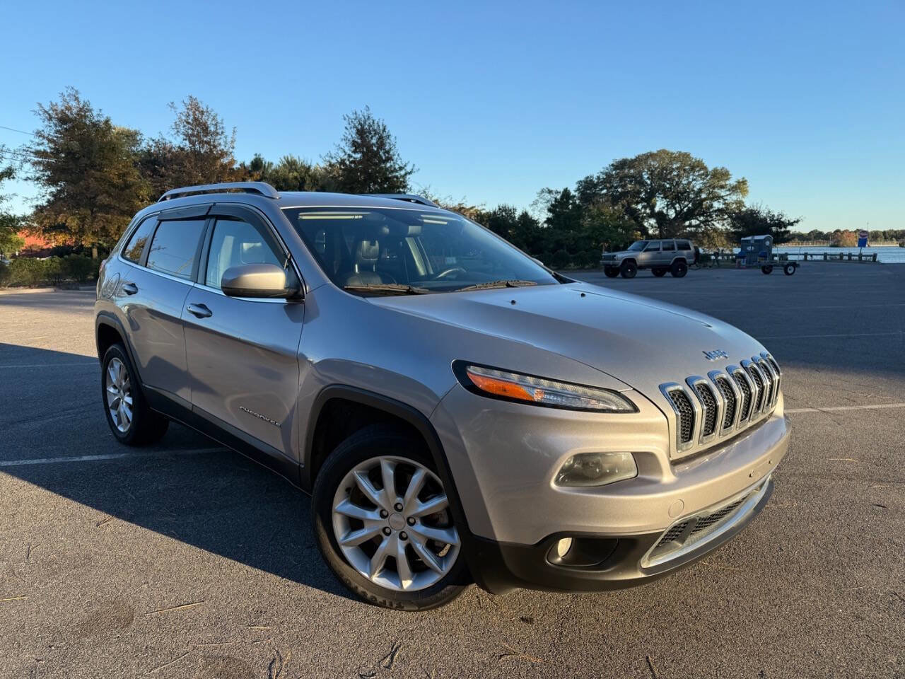 Used 2014 Jeep Cherokee Limited w/ Luxury Group image 3