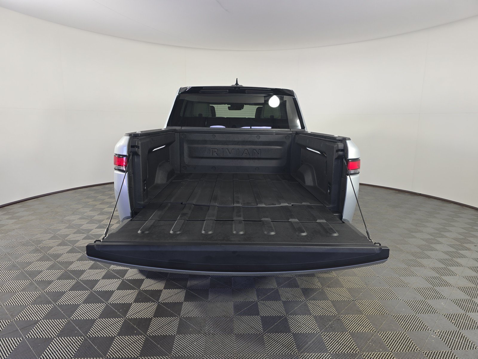 Used 2023 Rivian R1T Adventure AWD/4WD image 15