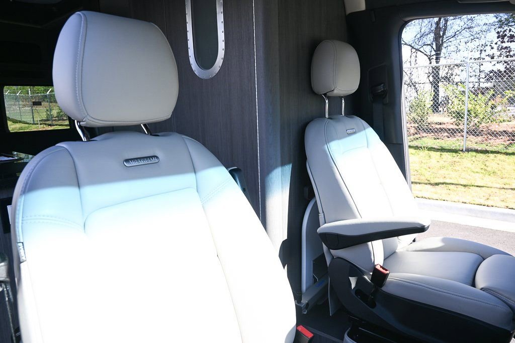 Used 2021 Mercedes-Benz Sprinter 2500 image 24