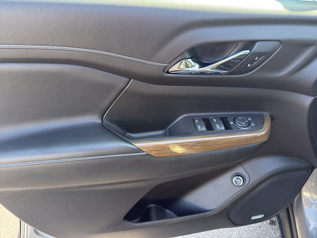 Used 2019 GMC Acadia SLE image 13