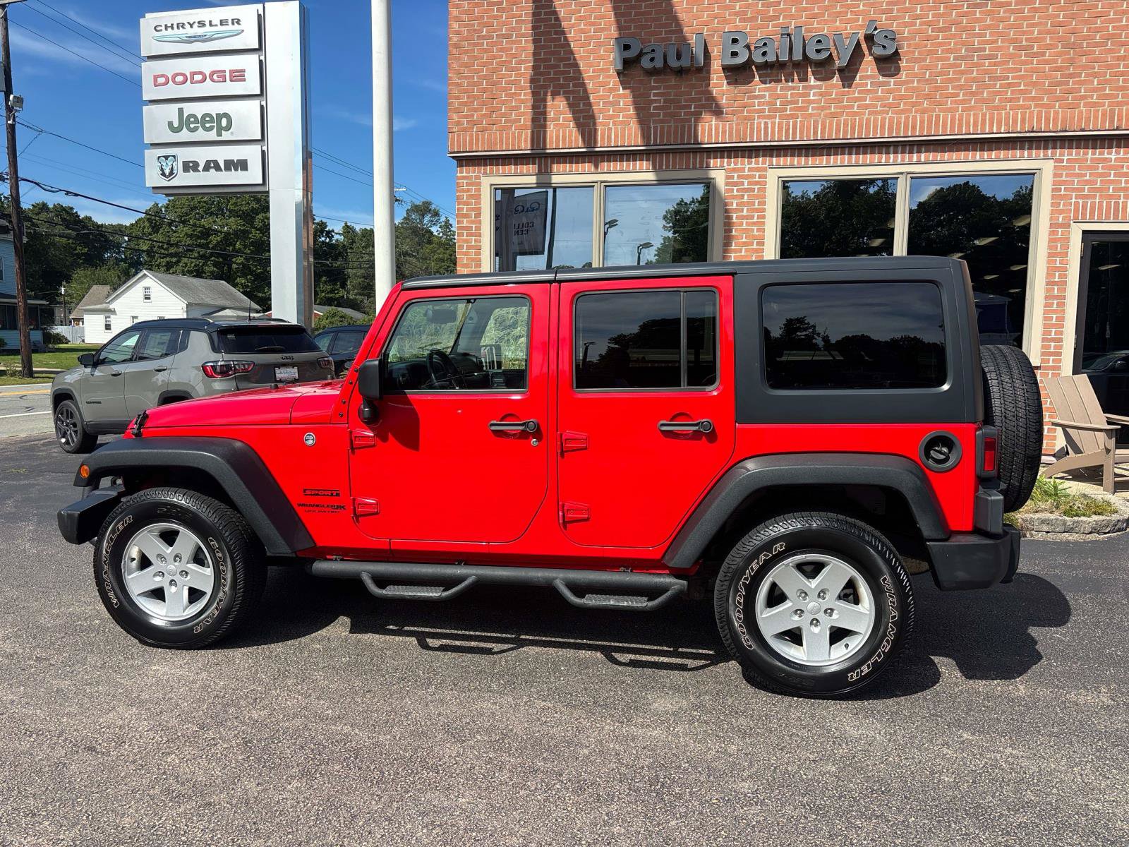 Used 2018 Jeep Wrangler Unlimited Sport S AWD/4WD image 3