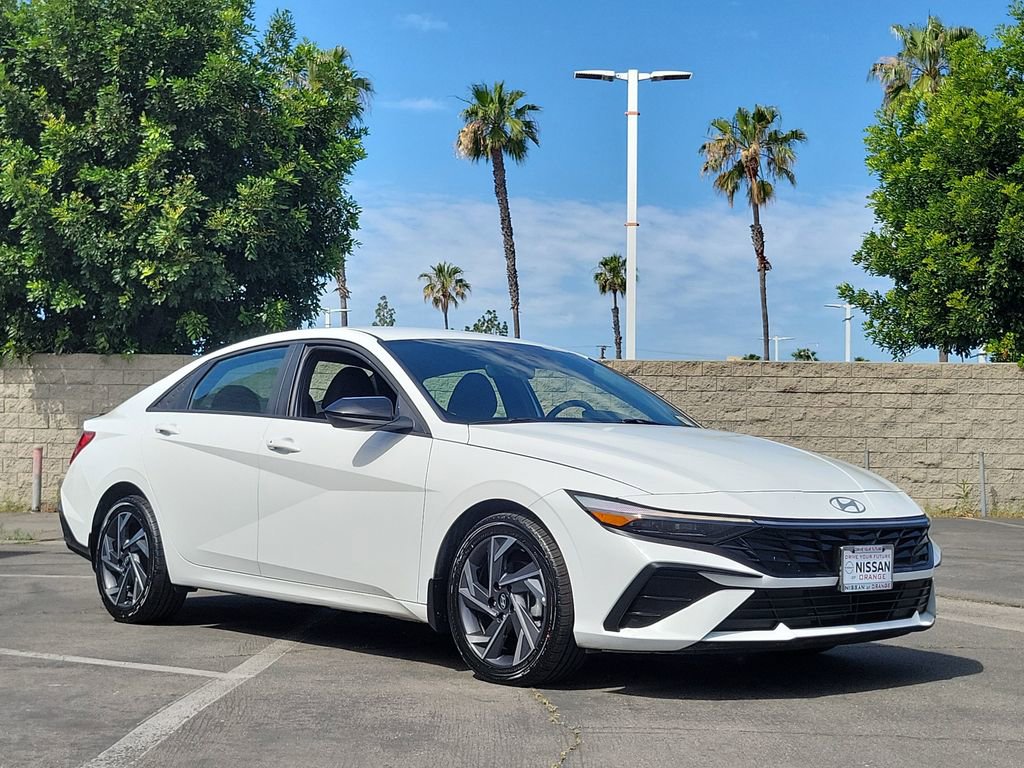 Used 2025 Hyundai Elantra Sport image 30