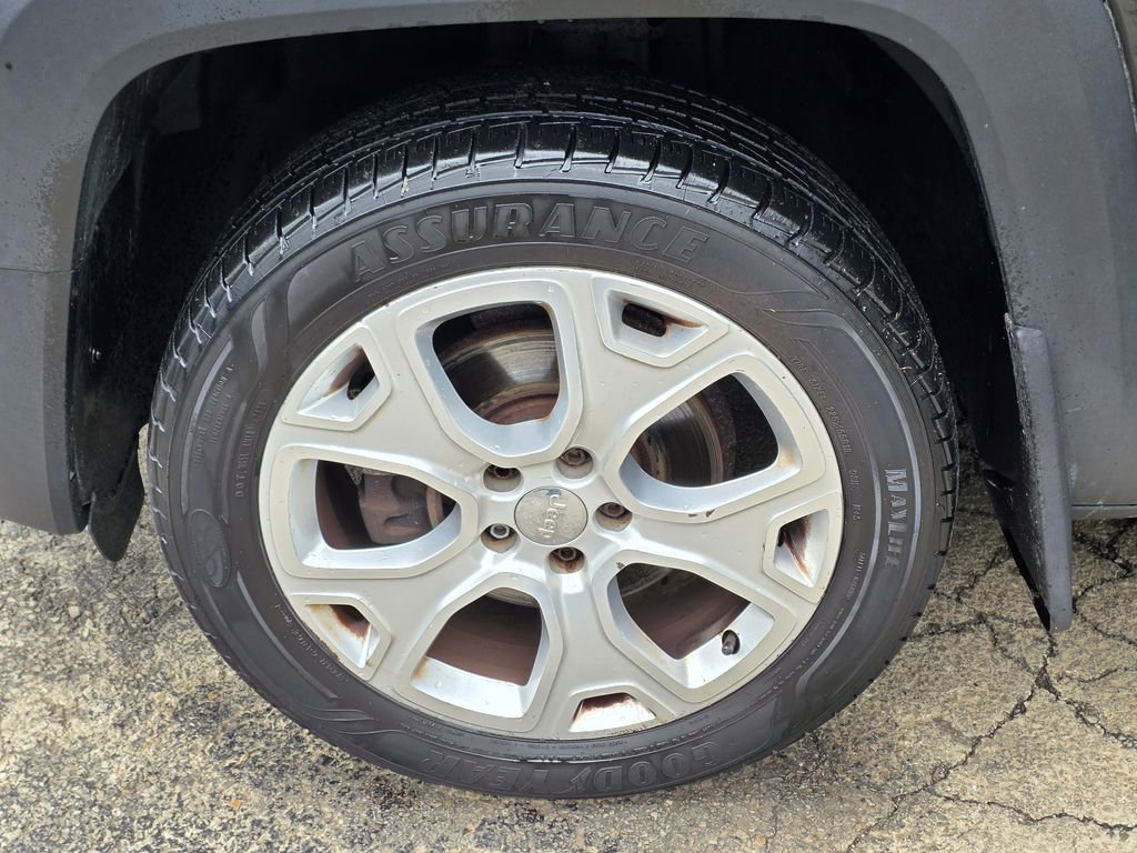 Used 2015 Jeep Renegade Limited AWD/4WD image 12