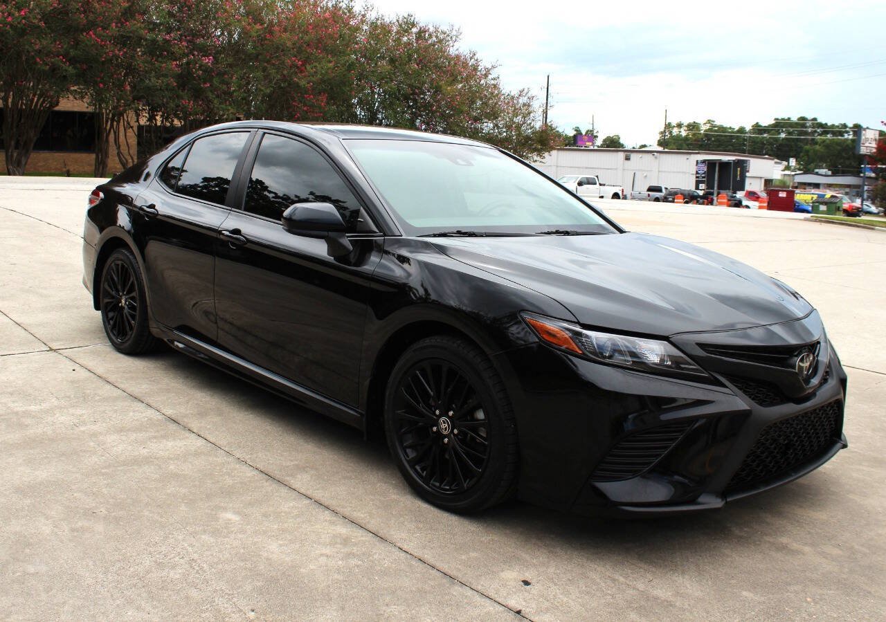 Used 2020 Toyota Camry SE FWD image 3