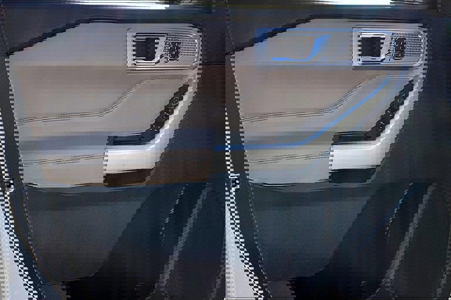 Used 2021 Ford Explorer Limited image 26