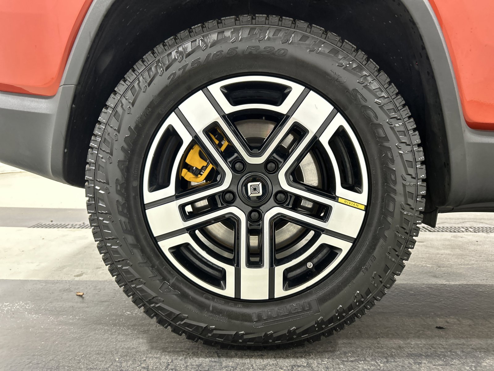 Used 2023 Rivian R1S Launch Edition image 12