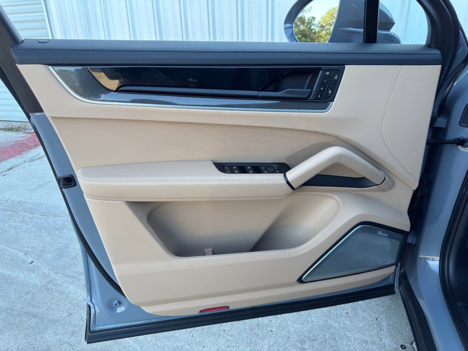 Used 2024 Porsche Cayenne Turbo AWD/4WD image 48