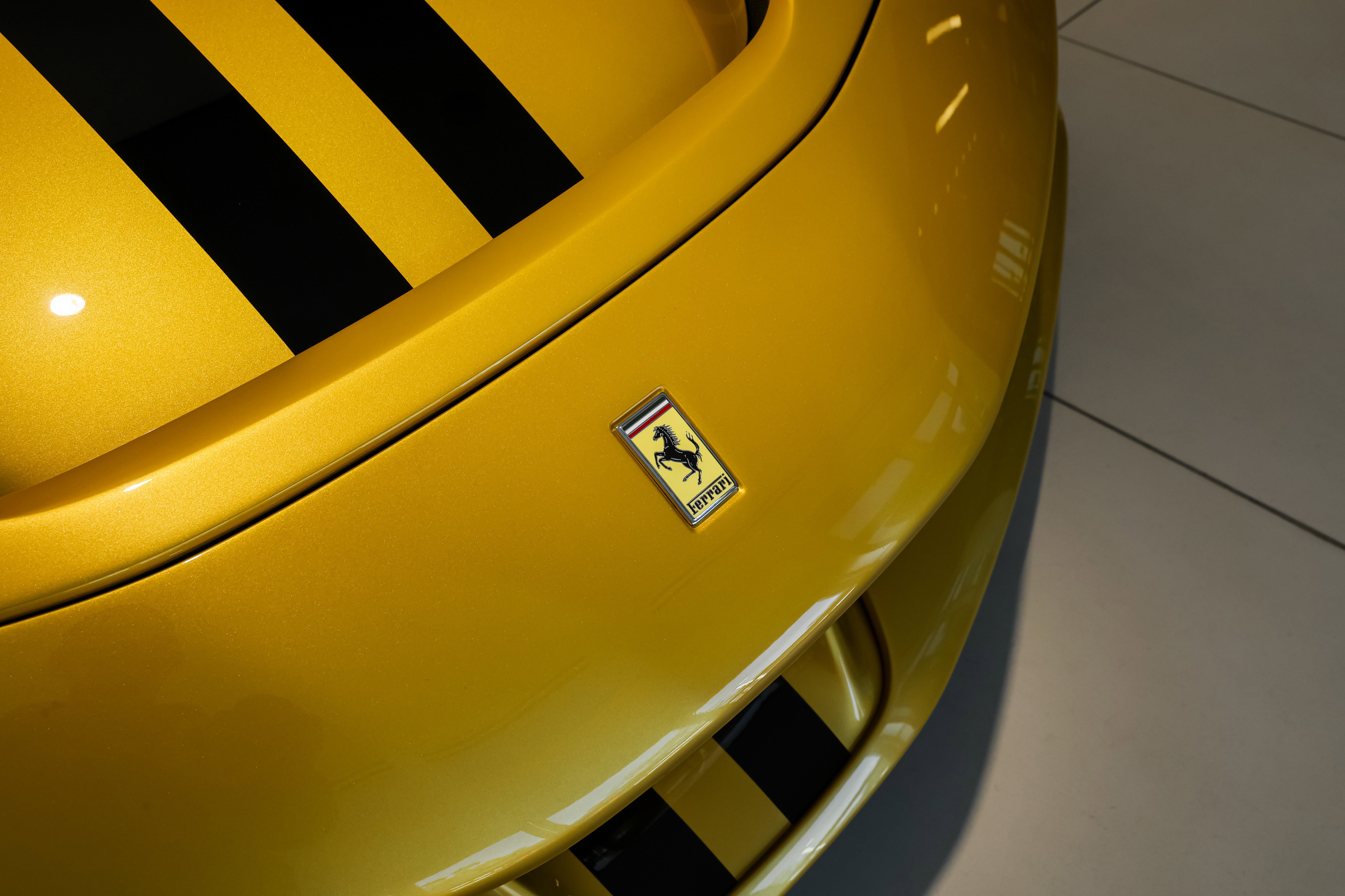 Used 2024 Ferrari SF90 Spider image 45