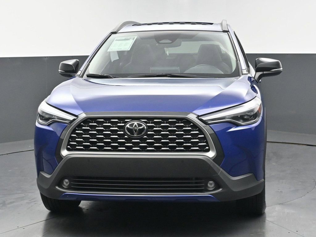 Used 2025 Toyota Corolla Cross XLE w/ Convenience Package FWD image 7