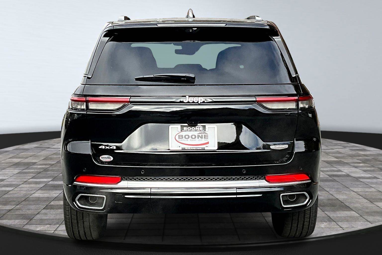 New 2025 Jeep Grand Cherokee Summit image 5