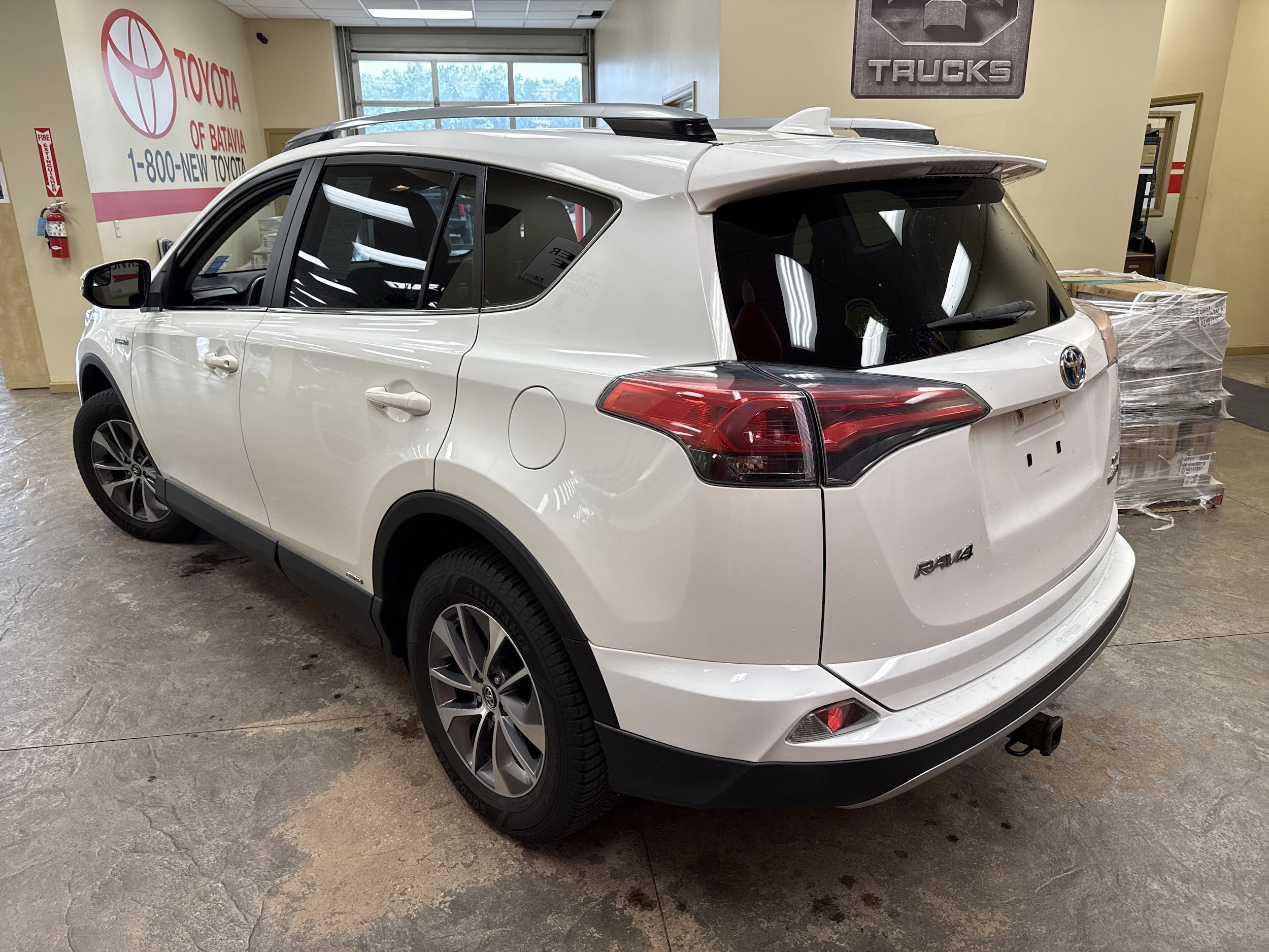 Used 2018 Toyota RAV4 XLE AWD/4WD image 9