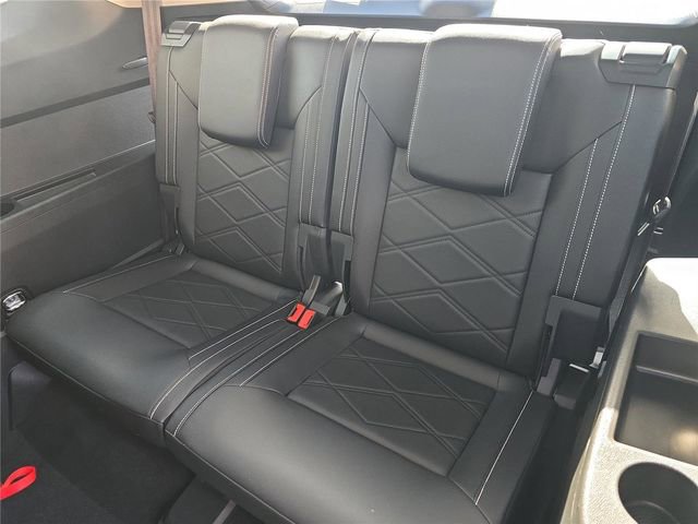 Used 2025 Volkswagen Atlas SE image 12