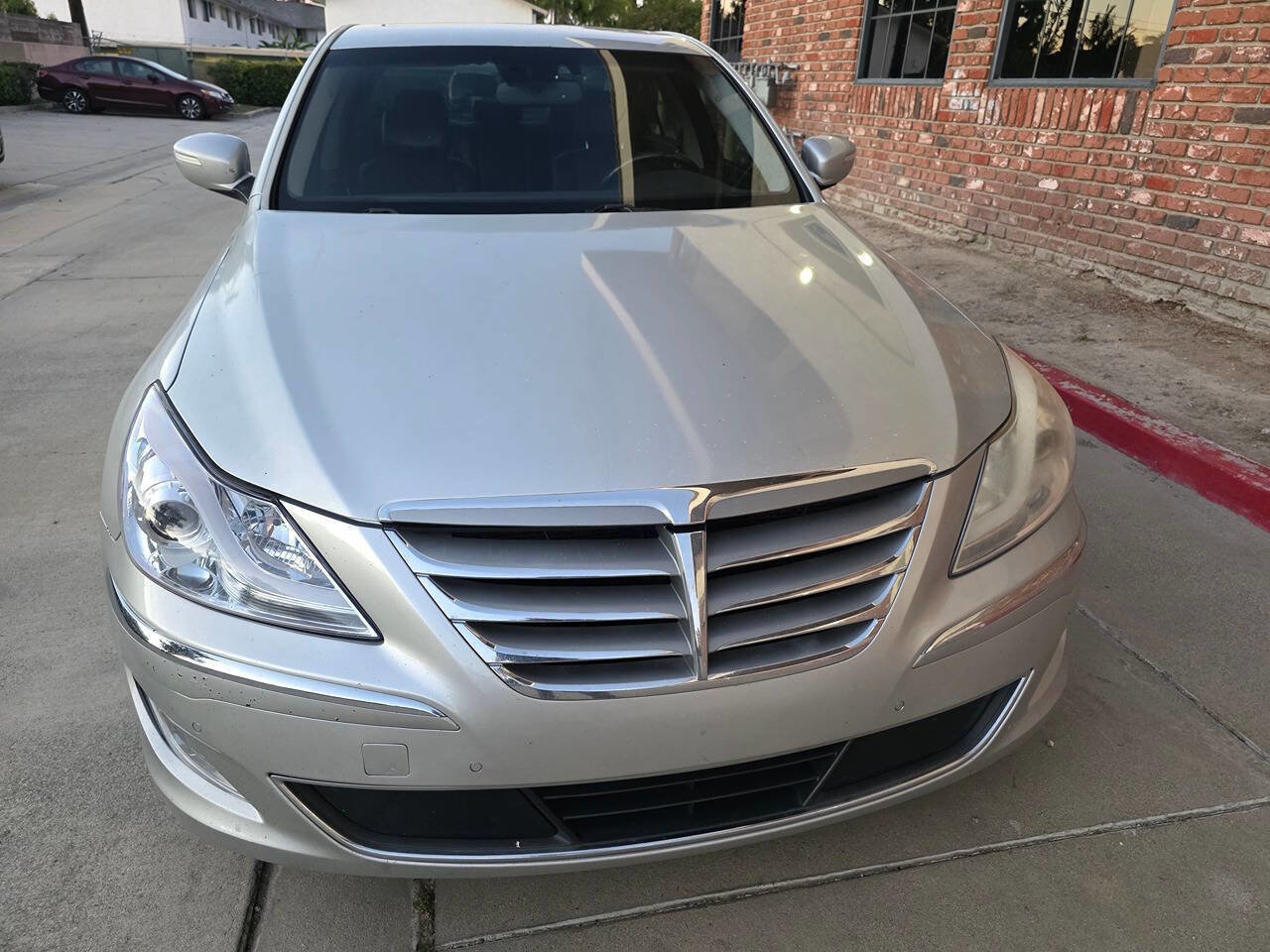 Used 2012 Hyundai Genesis 4.6 image 2