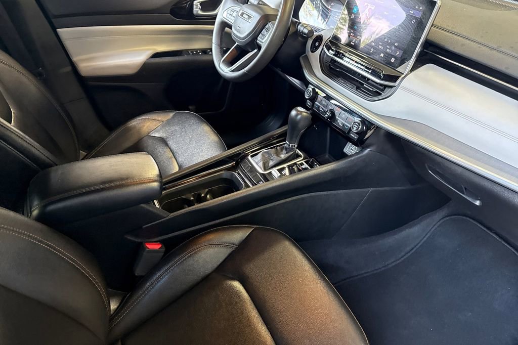 Used 2024 Jeep Compass Limited AWD/4WD image 16