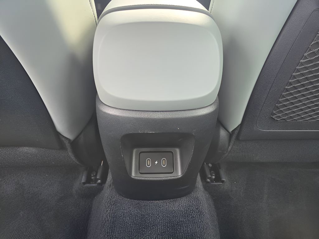 Used 2025 Hyundai Elantra Limited image 29