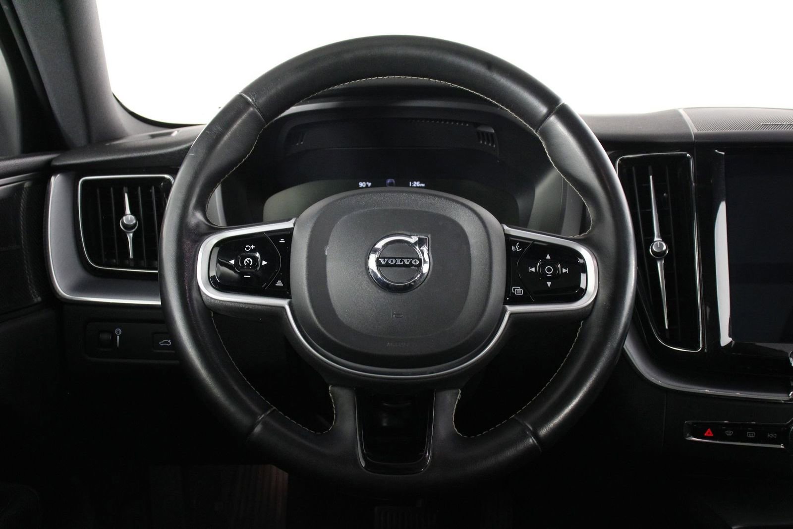 Used 2020 Volvo XC60 T5 Momentum w/ Protection Package Premier image 8