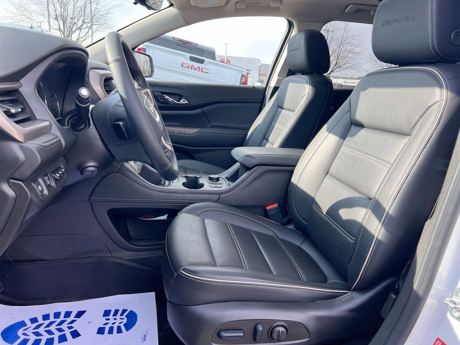 Used 2023 GMC Acadia Denali w/ Denali Technology Package image 12