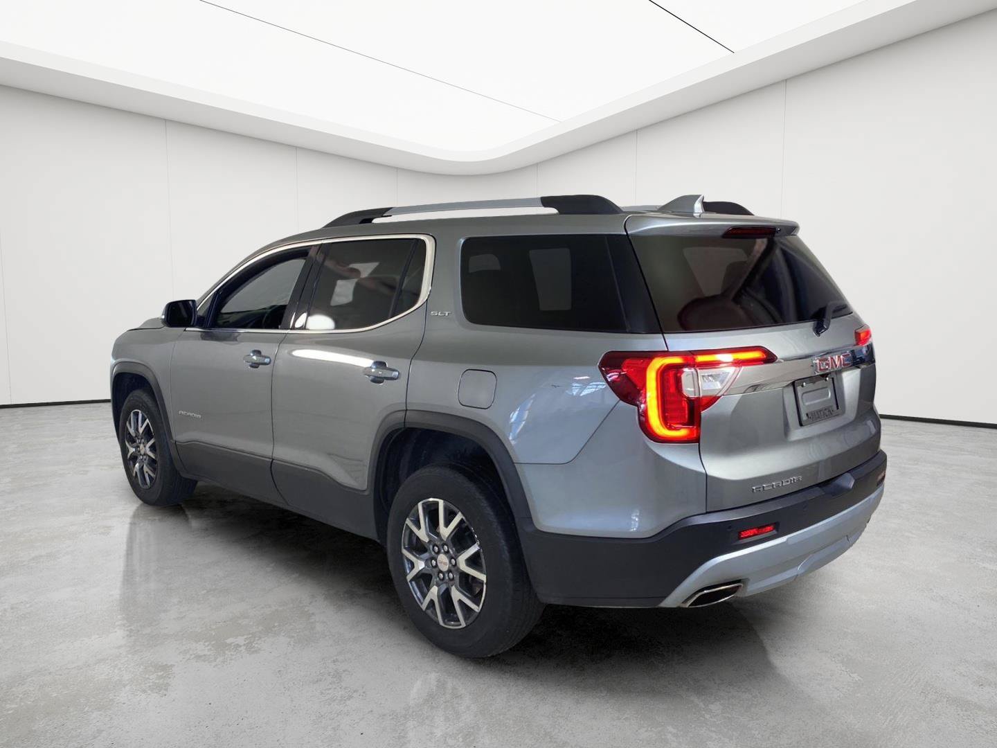 Certified 2023 GMC Acadia SLT w/ LPO, Floor Liner Package FWD image 4