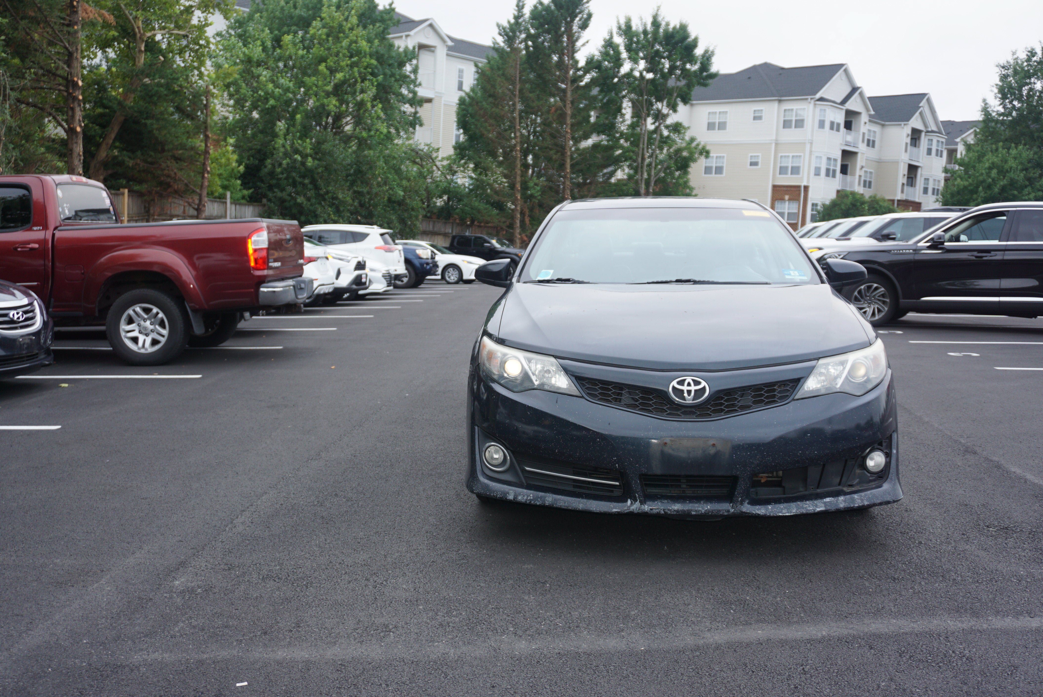 Used 2013 Toyota Camry SE FWD image 2