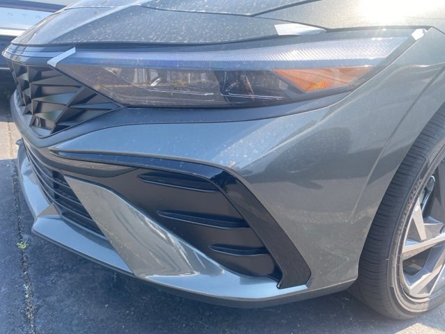 New 2025 Hyundai Elantra Limited image 34