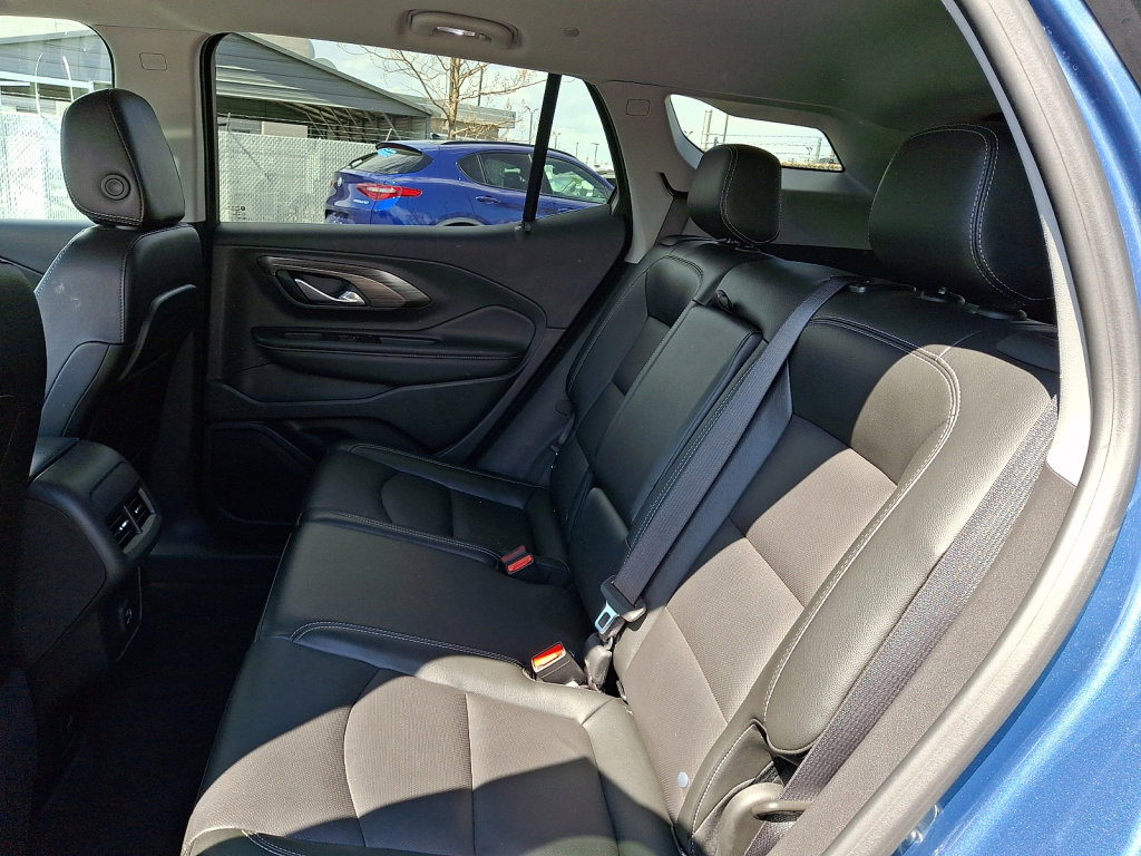 Used 2024 GMC Terrain SLT image 20