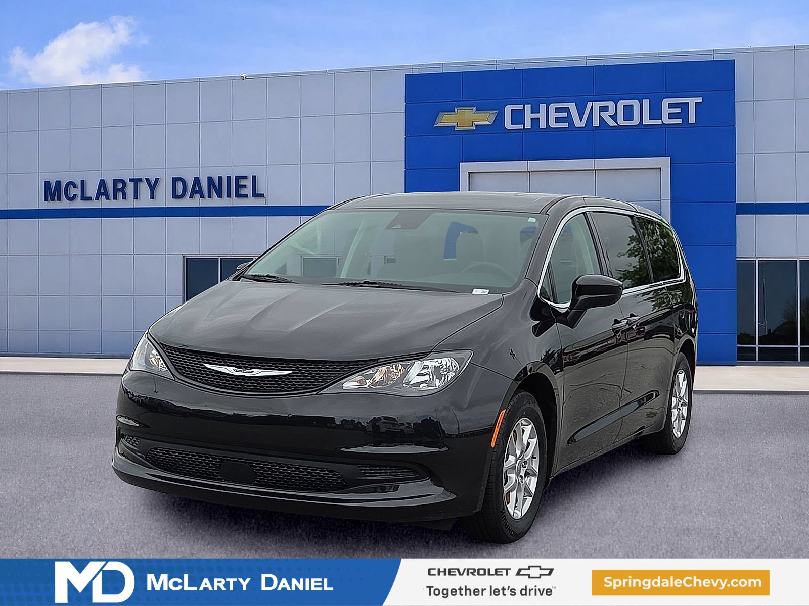 Used 2023 Chrysler Voyager LX FWD image 2