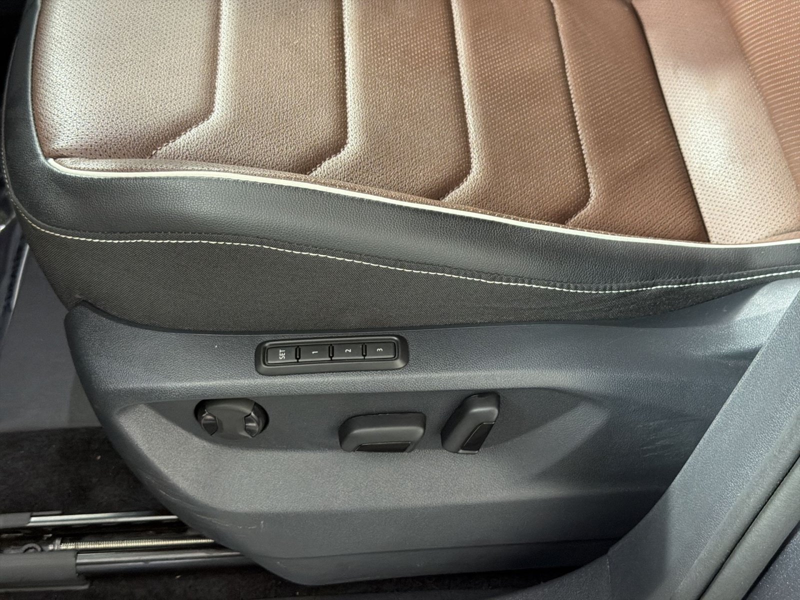 Used 2024 Volkswagen Tiguan SEL R-Line AWD/4WD image 14