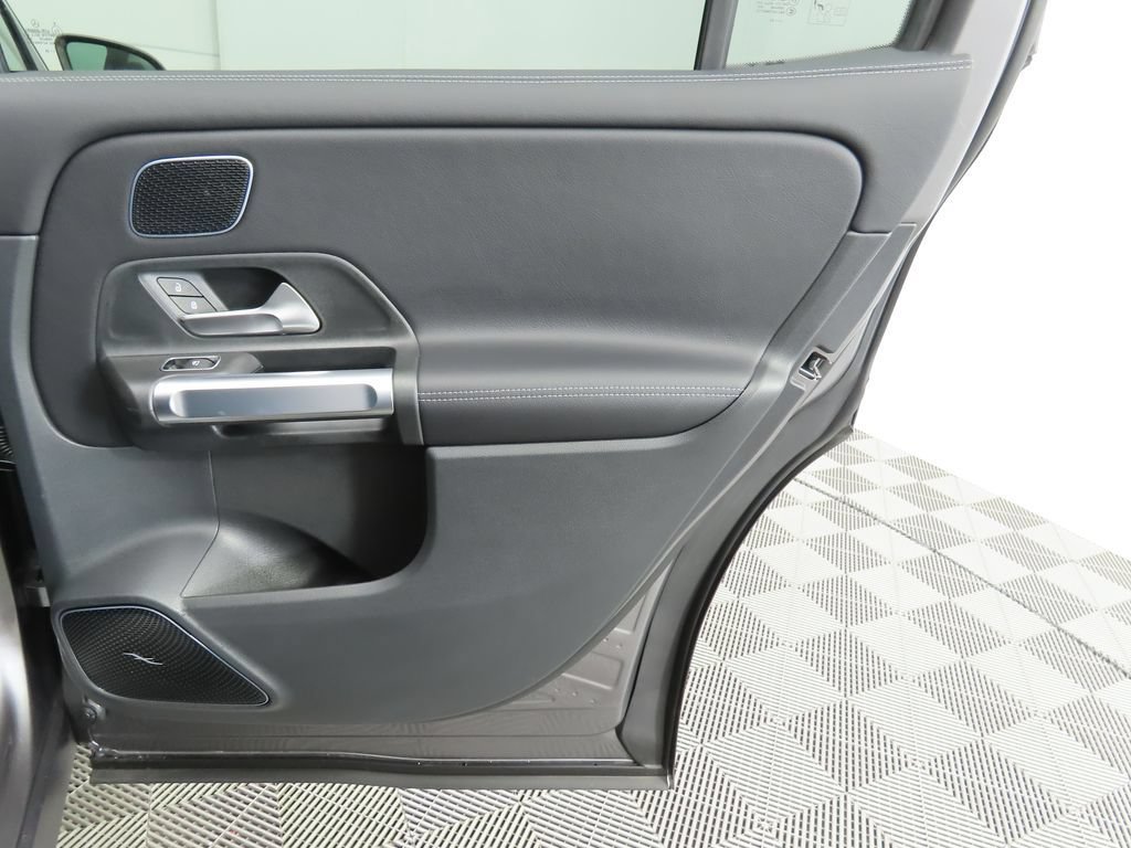 Used 2026 Mercedes-Benz GLB 250 image 27