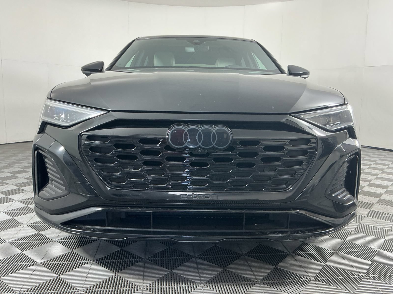 Used 2024 Audi Q8 e-tron Prestige w/ Prestige Package AWD/4WD image 2