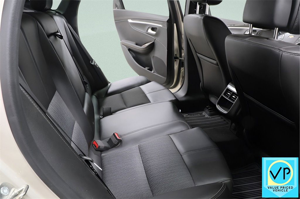 Used 2014 Chevrolet Impala LT w/ Convenience Package image 26