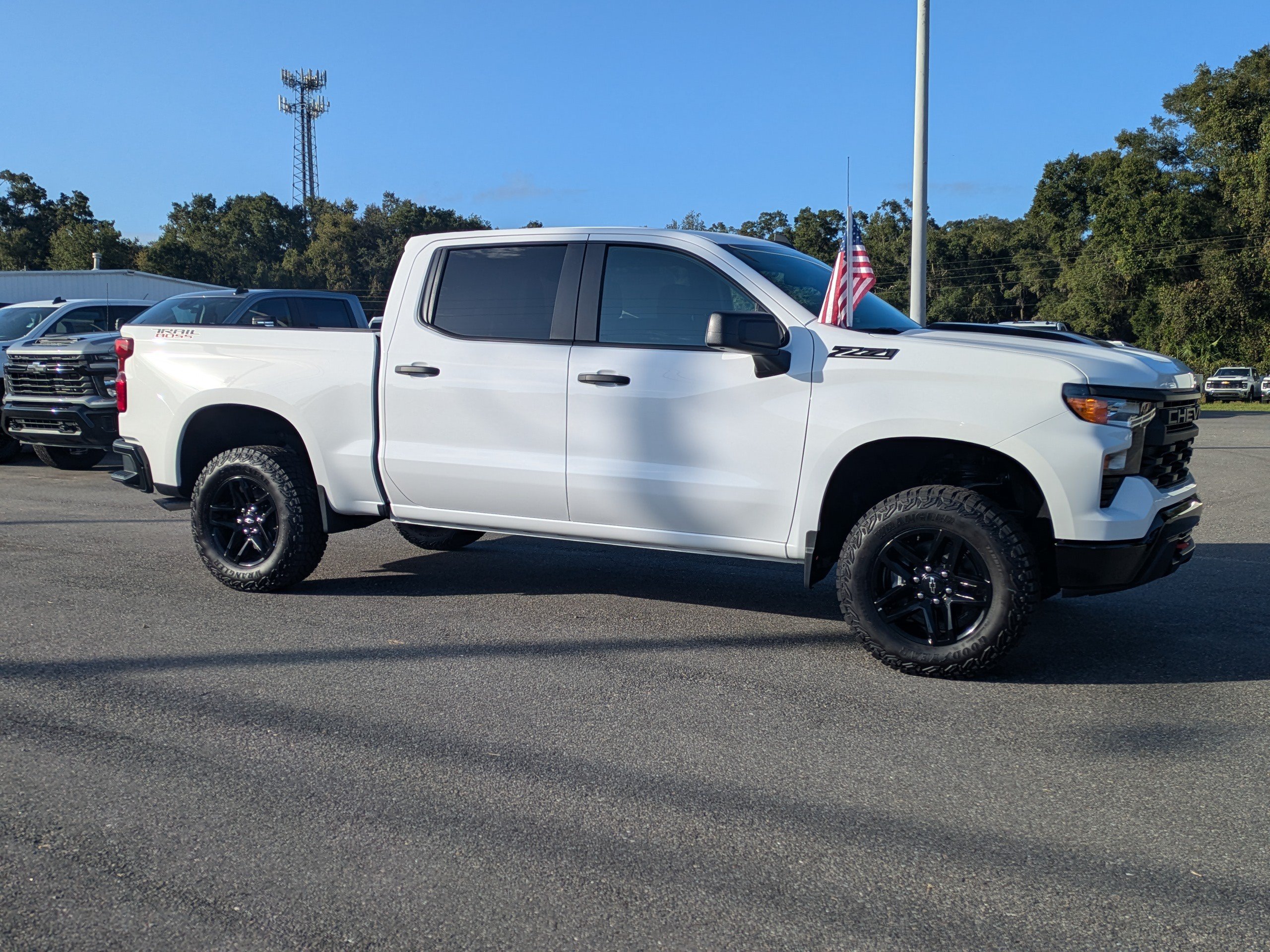 New 2026 Chevrolet Silverado 1500 Custom Trail Boss w/ LPO, Dark Essentials Package AWD/4WD image 2