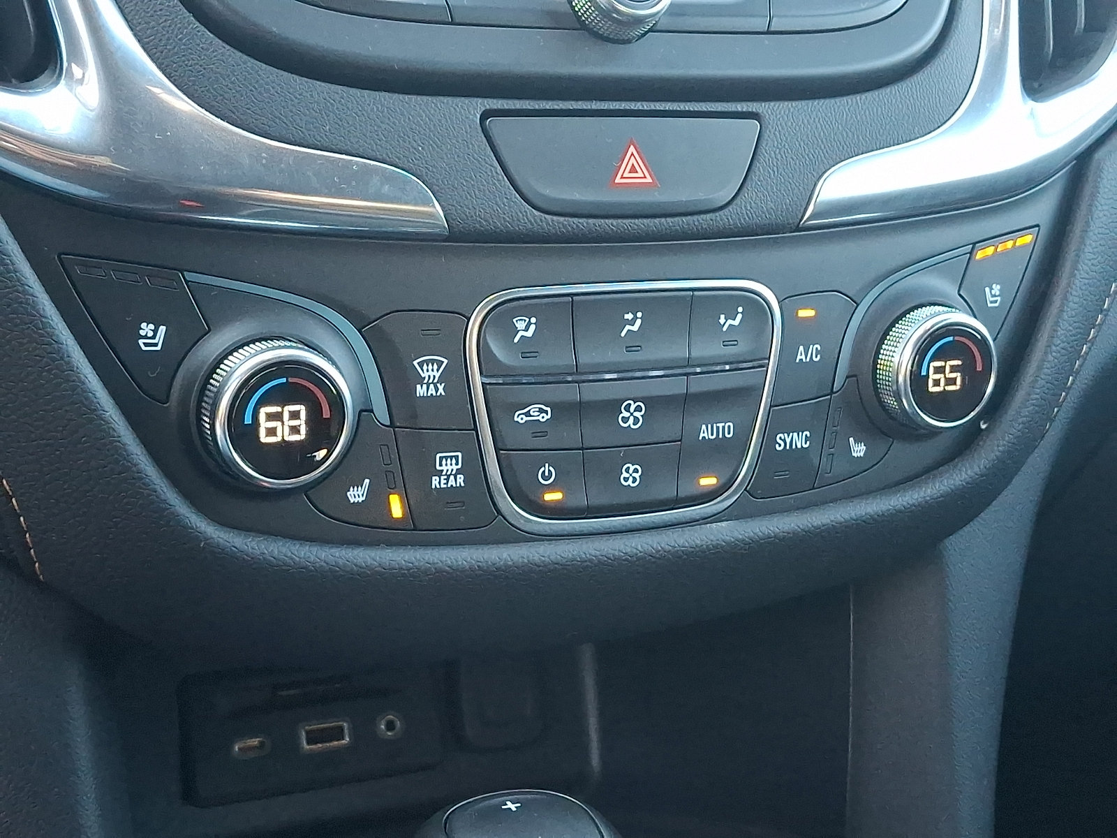 Used 2020 Chevrolet Equinox Premier AWD/4WD image 17