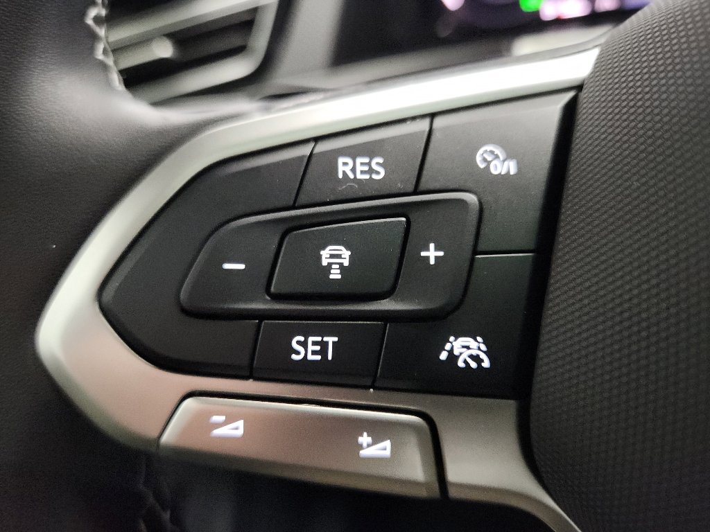 Certified 2025 Volkswagen Atlas Cross Sport SEL image 14